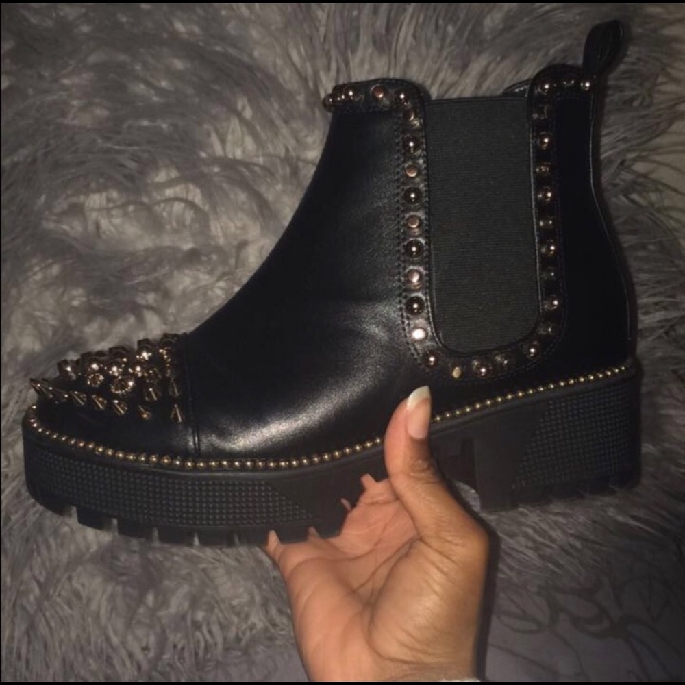 BLACK & GOLD STUDDED COMBAT BOOTS 🥾 - Picture 8 of 9